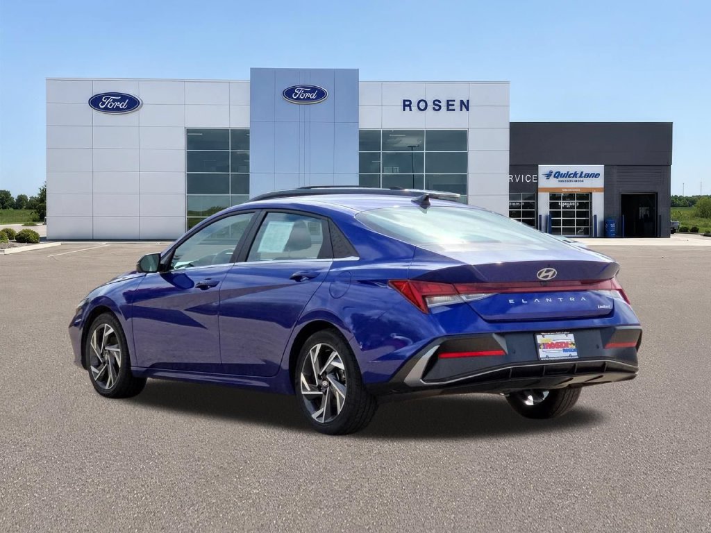 Used 2024 Hyundai Elantra Limited FWD image 5