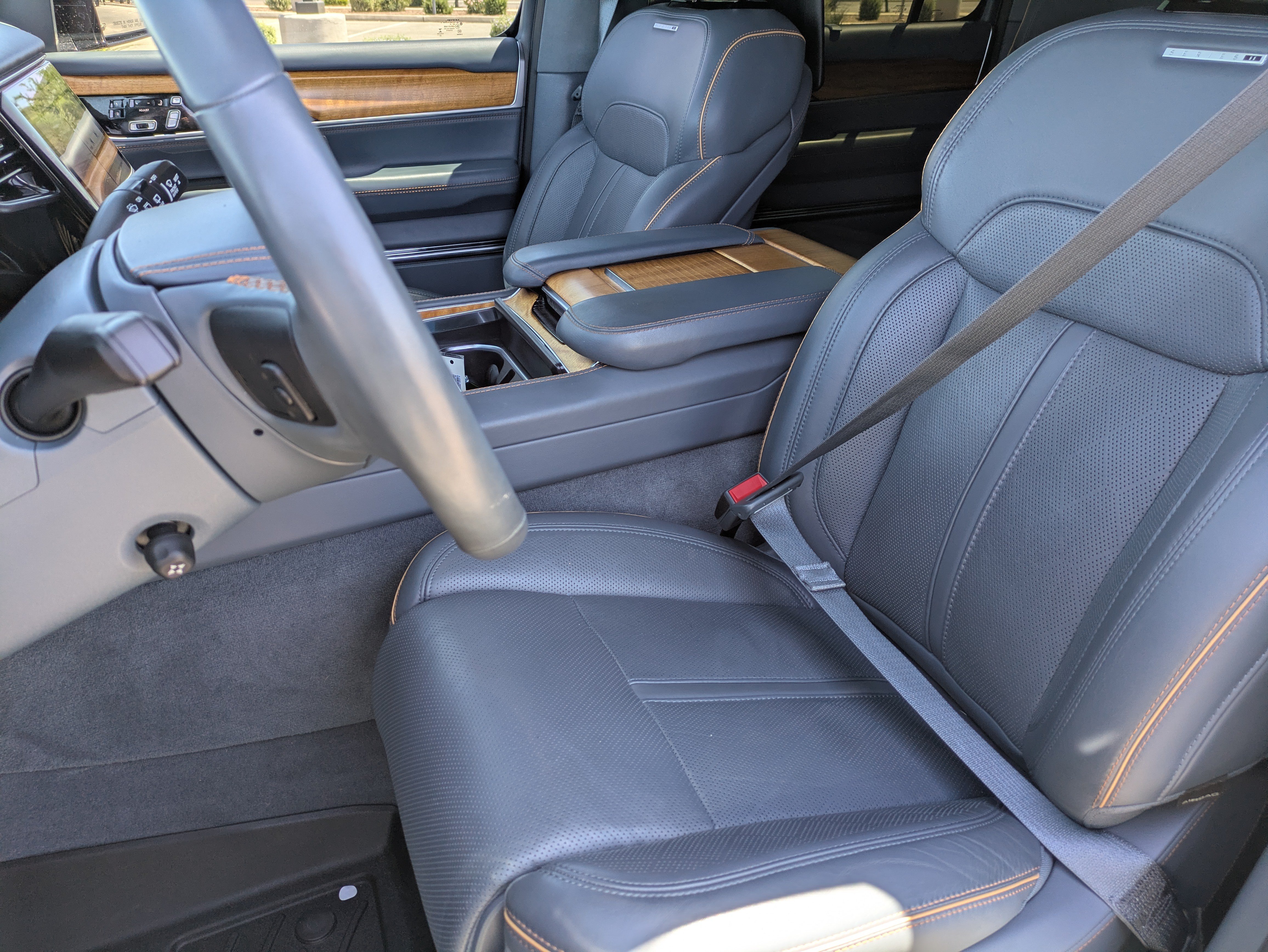 Used 2023 Jeep Grand Wagoneer L Series II w/ Premium Group II AWD/4WD image 27