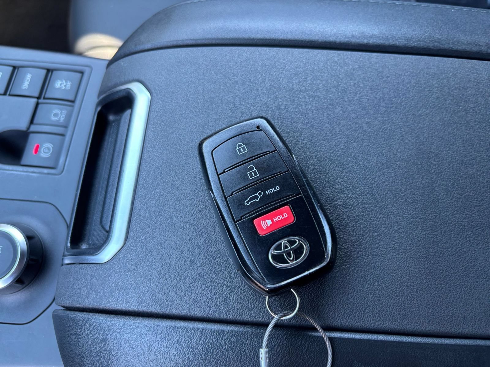 Used 2025 Toyota Highlander XSE AWD/4WD image 21