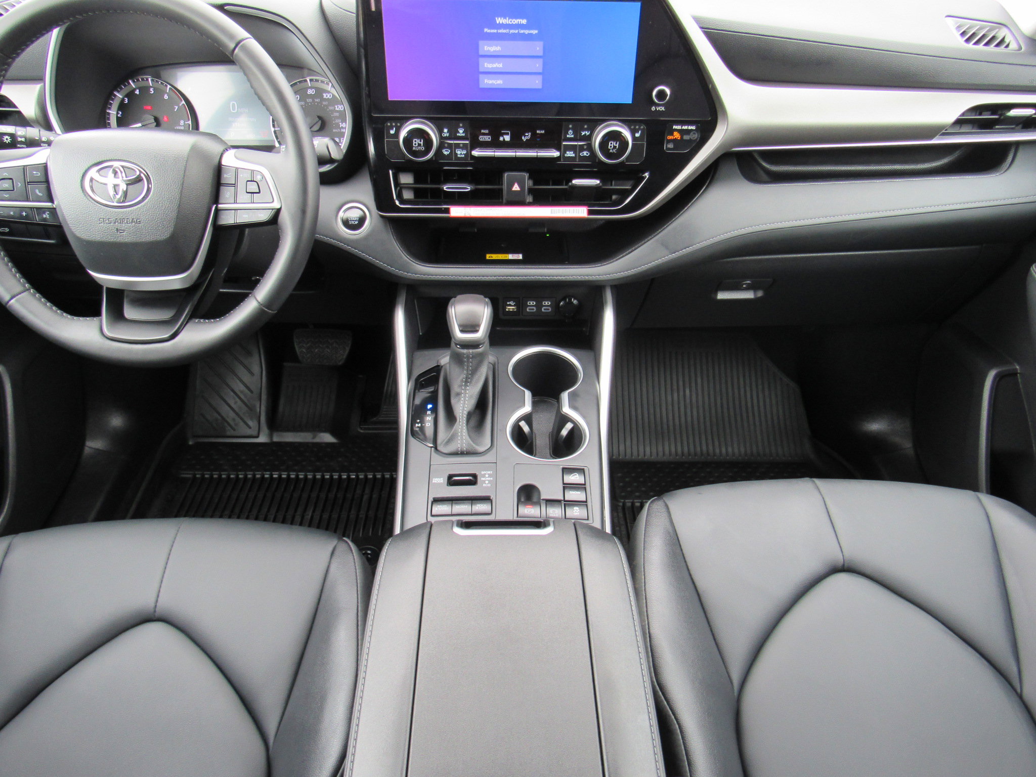 Used 2025 Toyota Highlander XLE image 18