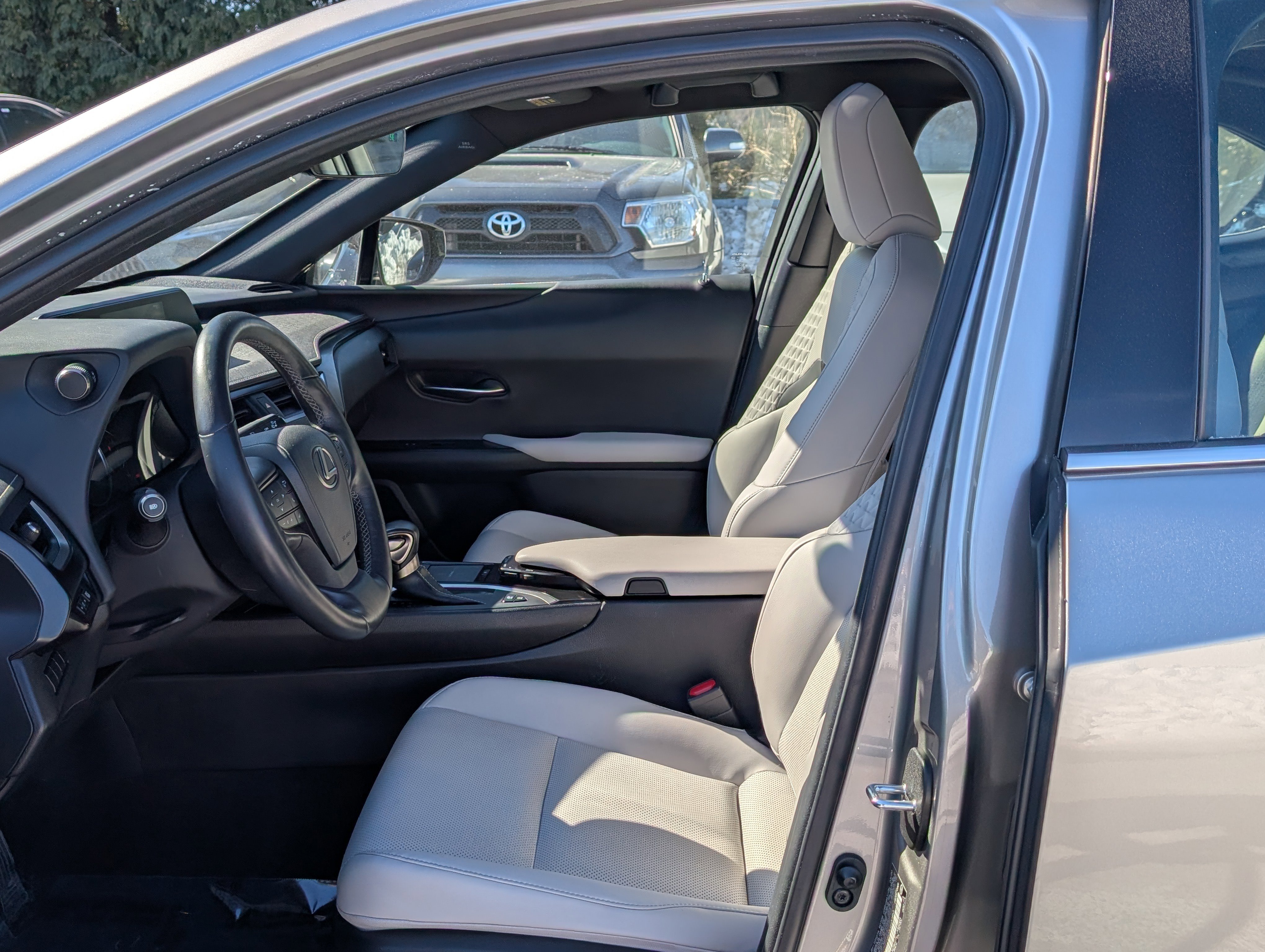 Used 2020 Lexus UX 250h w/ Premium Package image 16