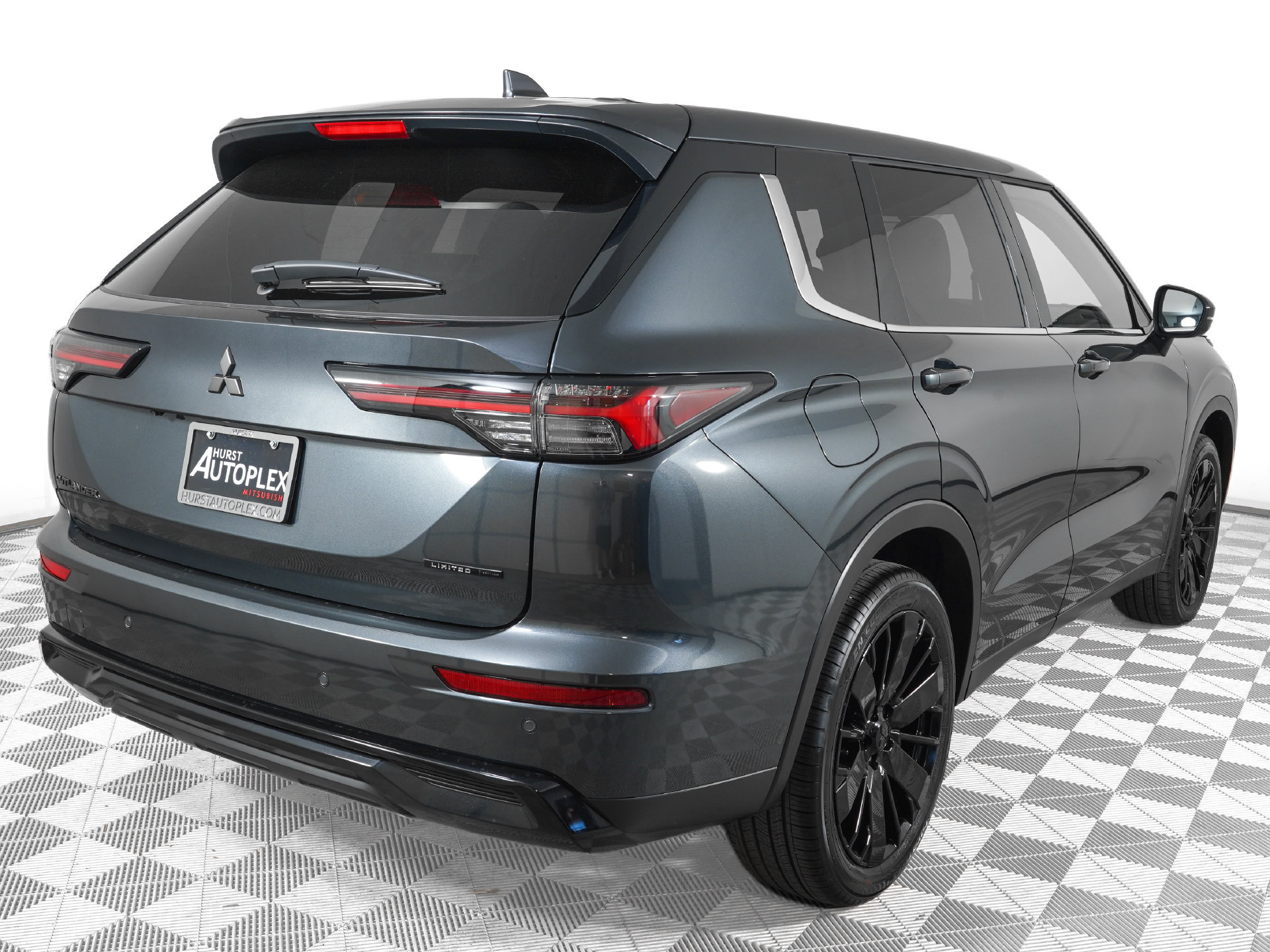 New 2026 Mitsubishi Outlander LE FWD image 6