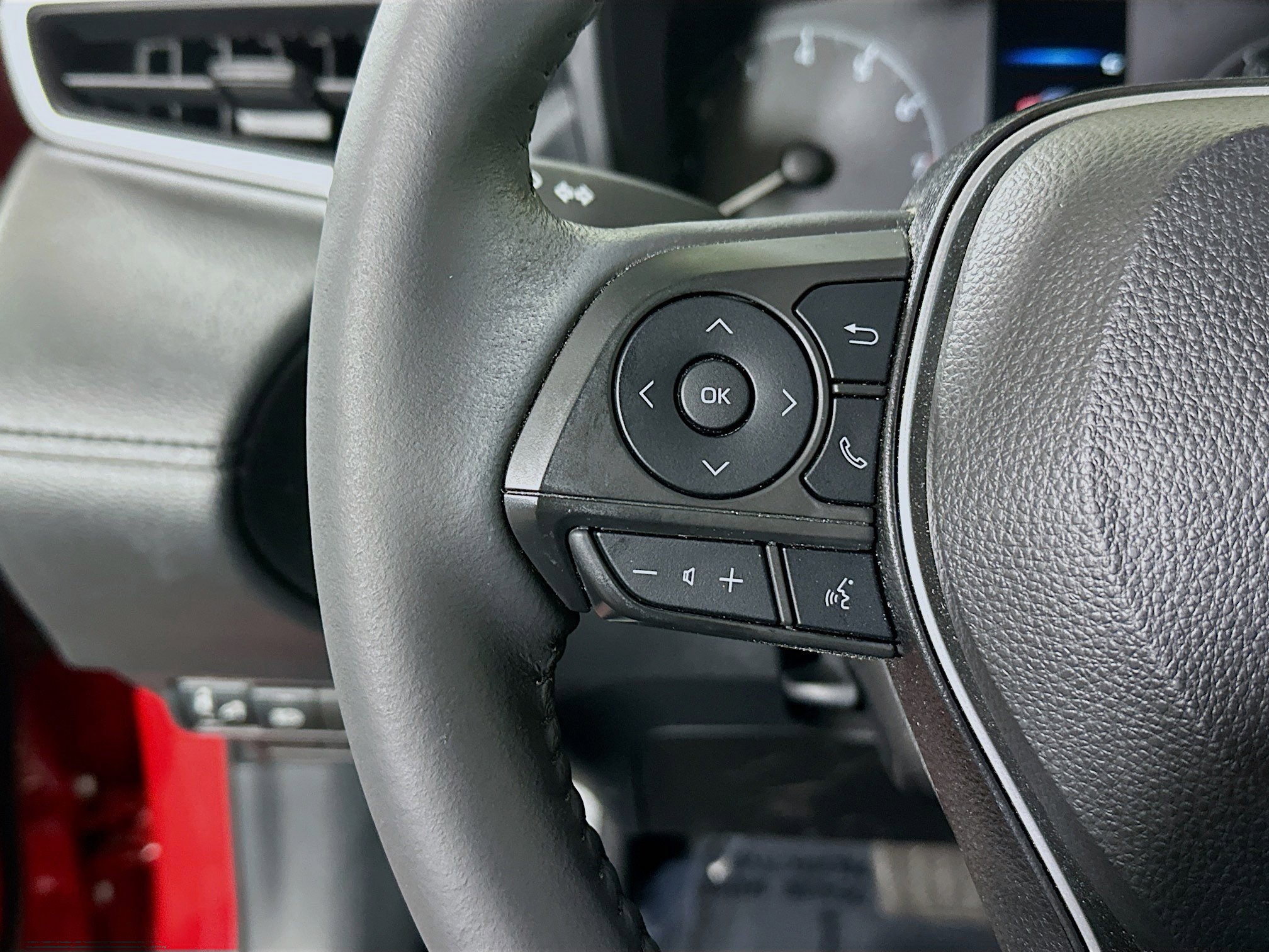 Used 2024 Toyota Corolla Cross LE w/ Moonroof Package image 16