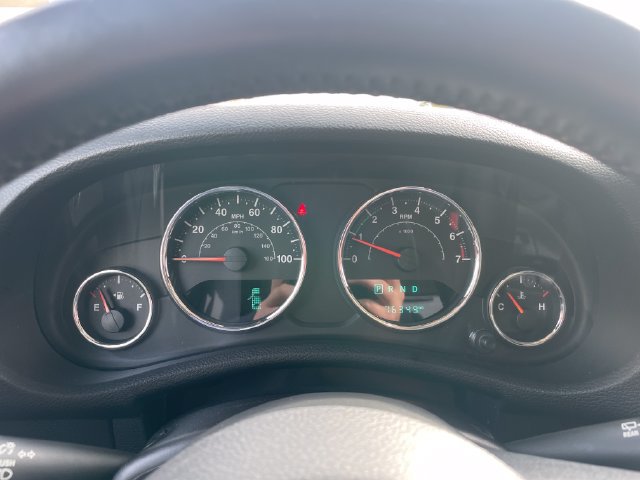 Used 2015 Jeep Wrangler Sahara w/ Connectivity Group AWD/4WD image 9