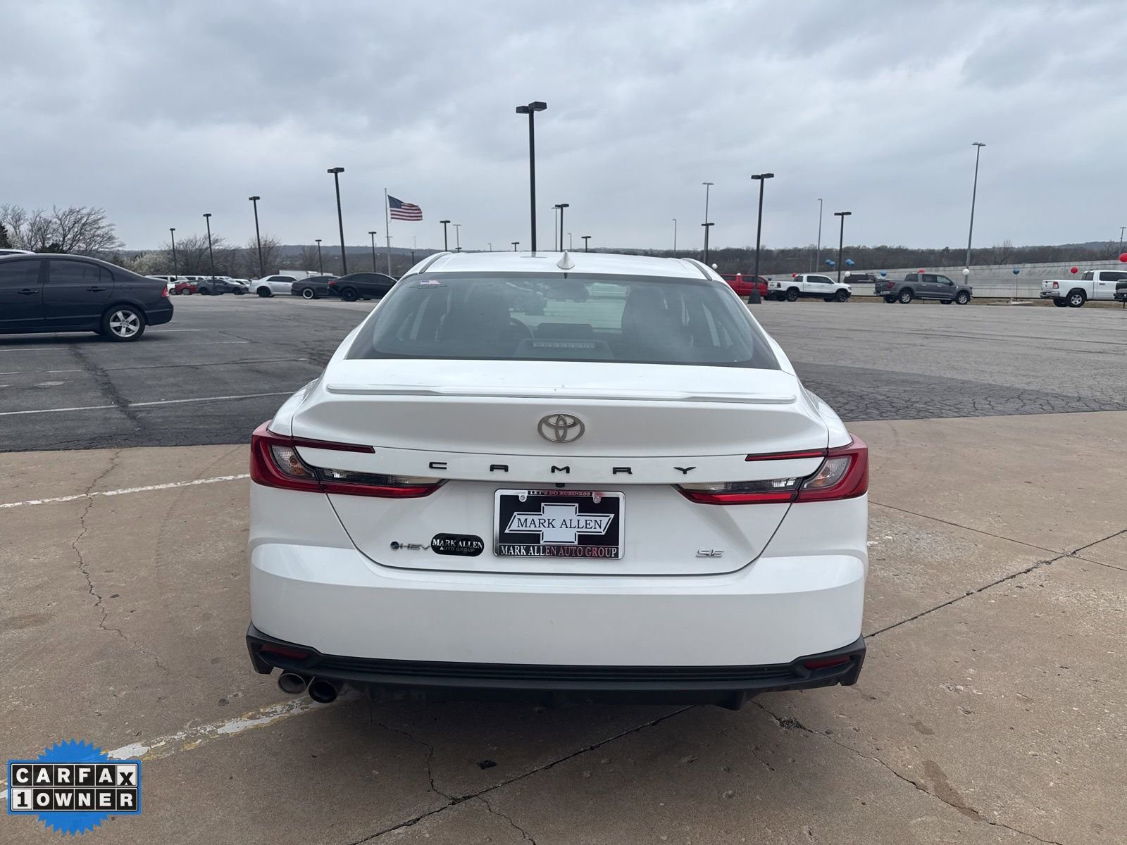 Used 2025 Toyota Camry SE image 4