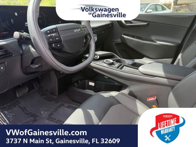 Used 2025 Kia EV6 Light w/ Light LR Technology Package image 17