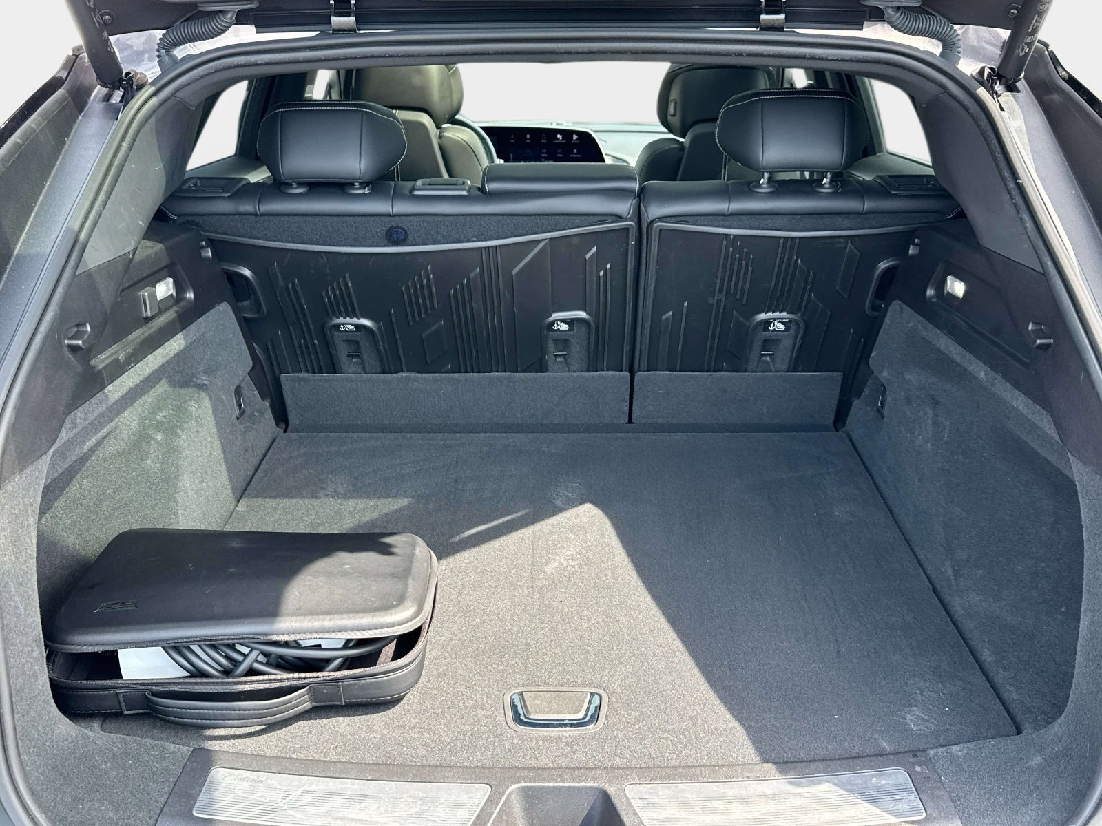 Certified 2024 Cadillac Lyriq Luxury AWD/4WD image 16