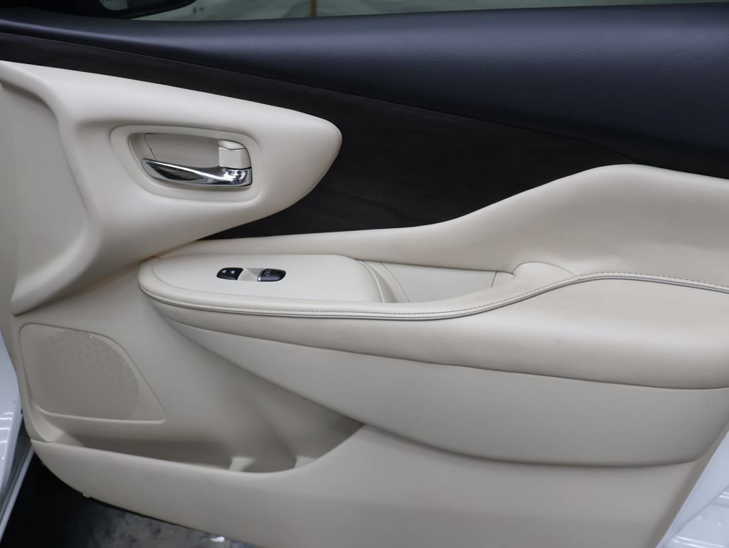 Used 2019 Nissan Murano Platinum w/ Cargo Package FWD image 11