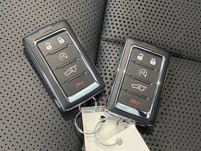 New 2026 Jeep Cherokee Overland w/ Trailer Tow Group image 31