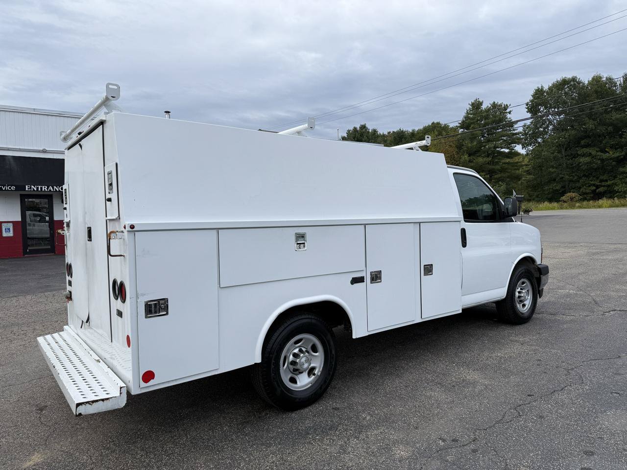 Used 2017 Chevrolet Express 3500 RWD image 20