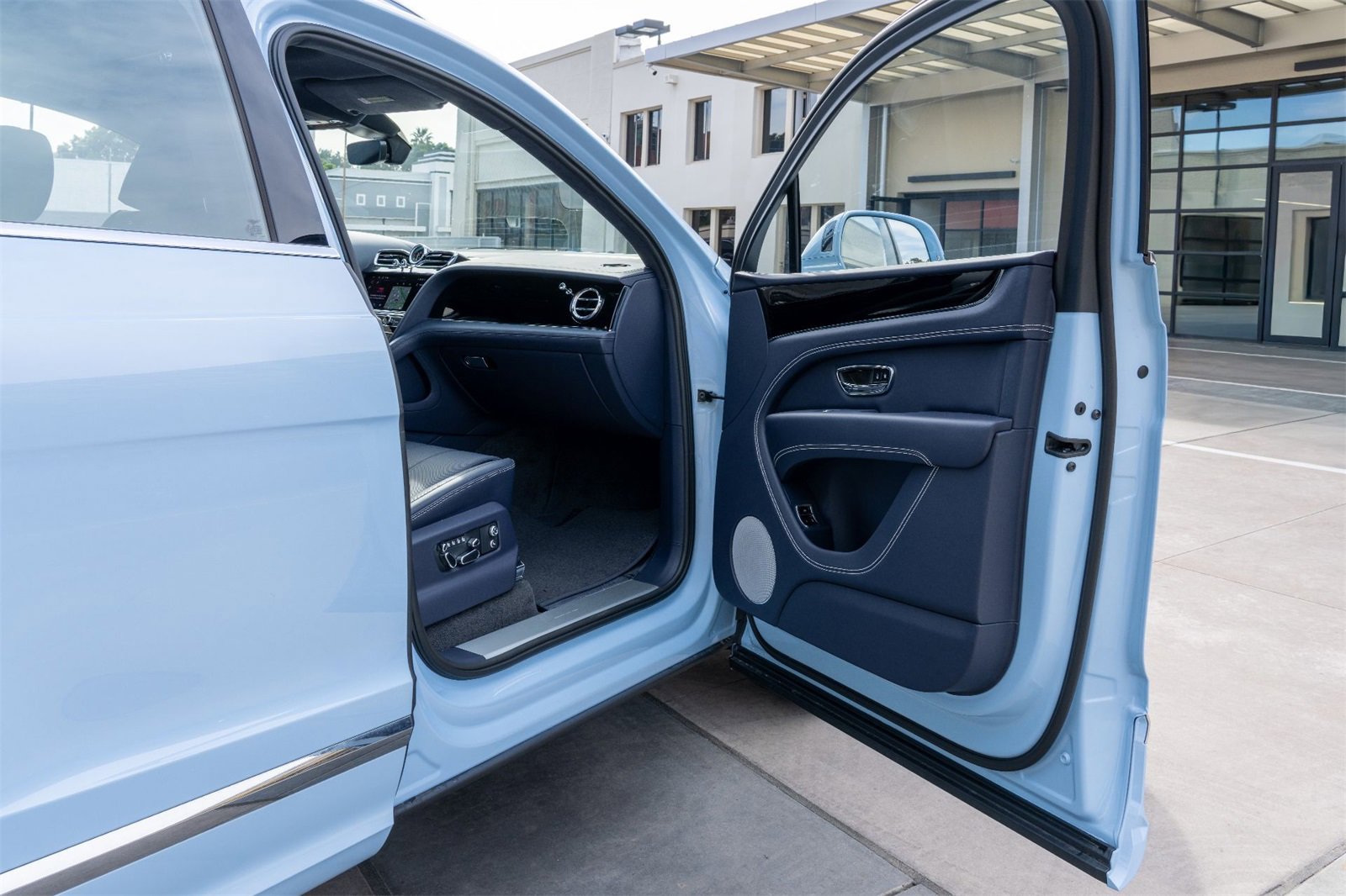 New 2025 Bentley Bentayga image 19