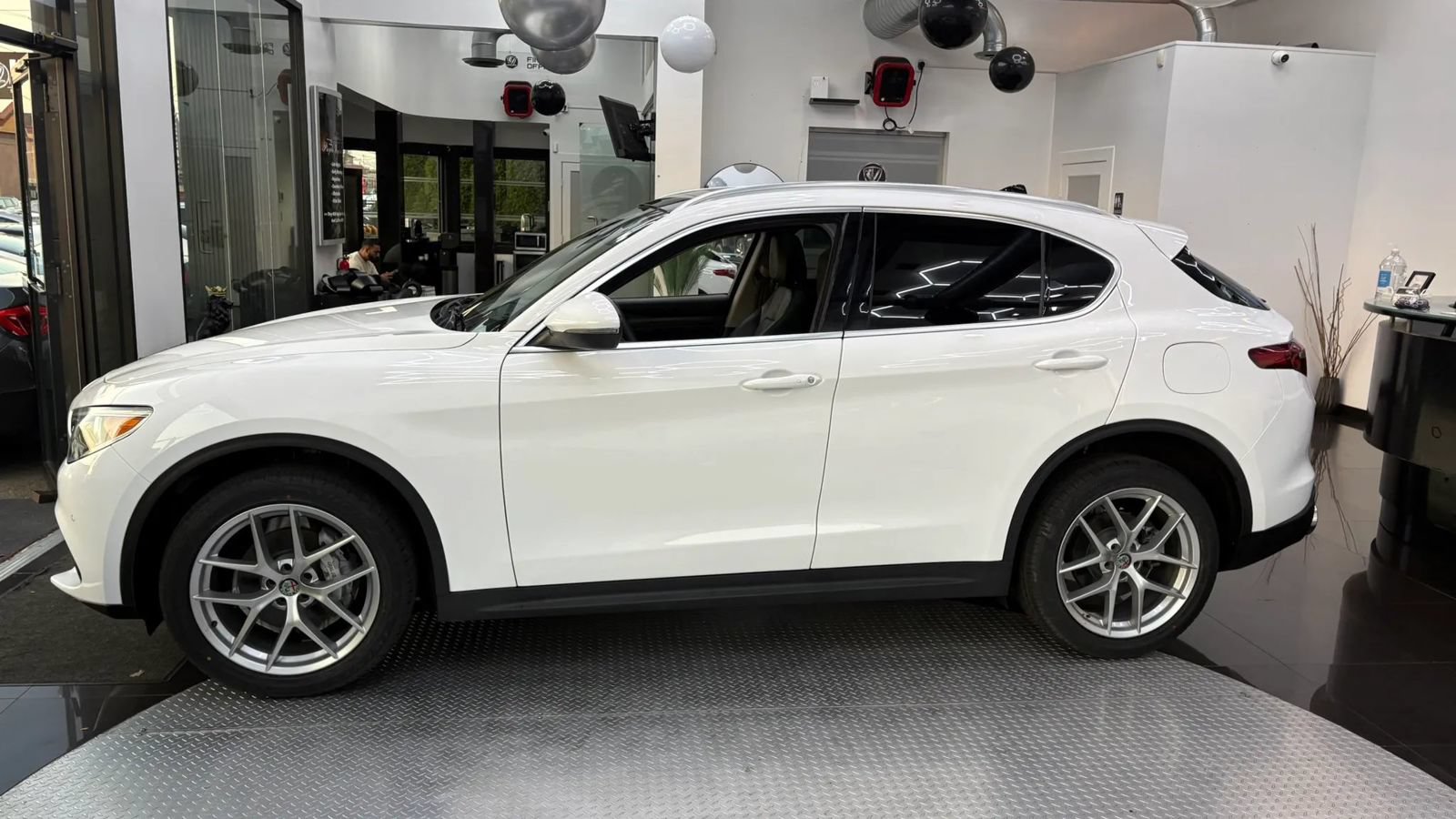 Used 2018 Alfa Romeo Stelvio Ti AWD/4WD image 3