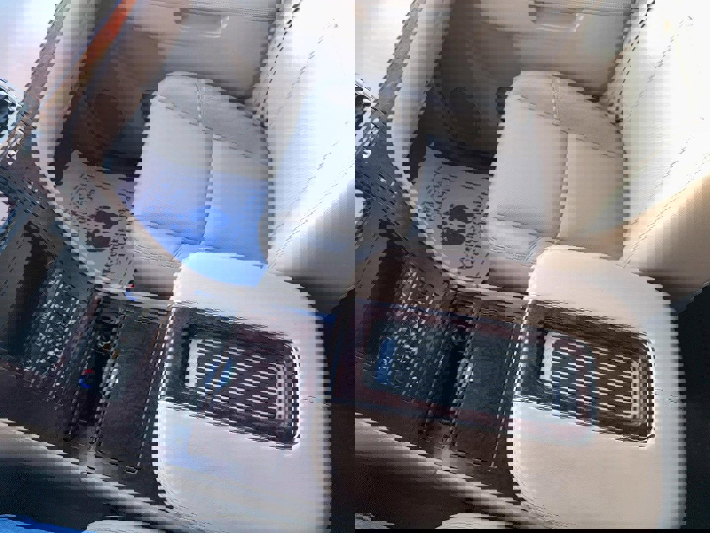 Used 2014 Cadillac Escalade Luxury image 17