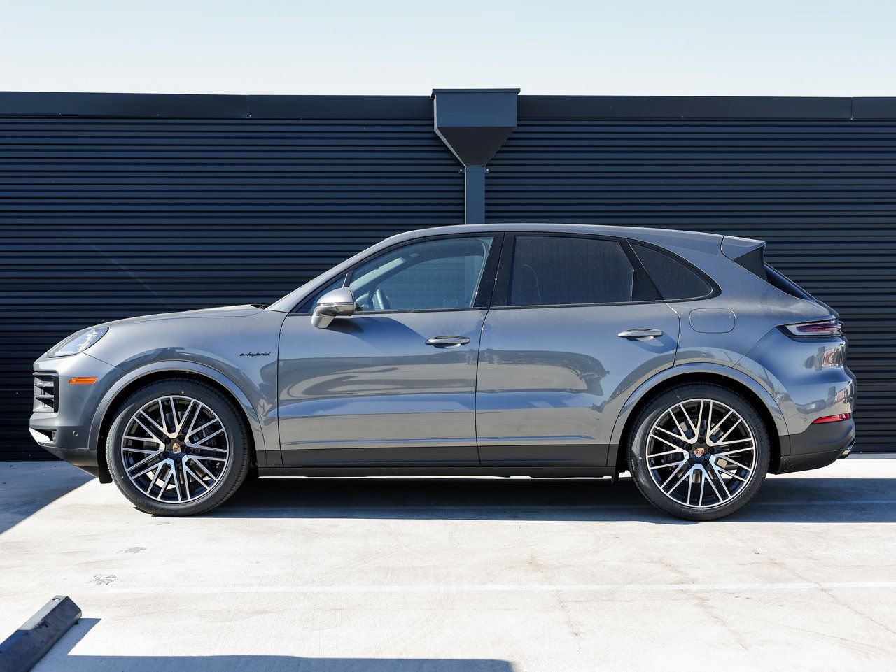 New 2026 Porsche Cayenne E-Hybrid AWD/4WD image 2