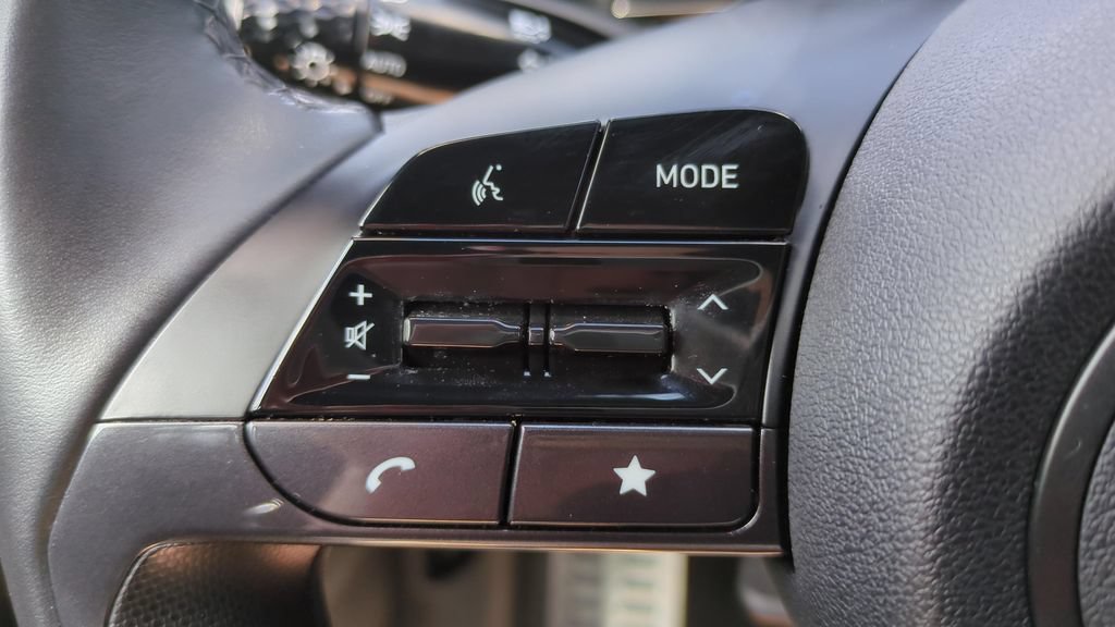 Certified 2025 Hyundai Elantra SEL FWD image 18