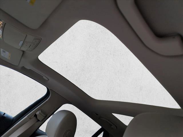 Used 2019 Mercedes-Benz GLC 350e 4MATIC image 16