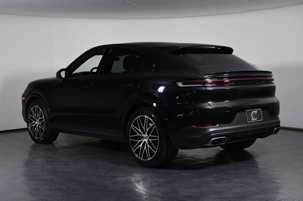 Certified 2025 Porsche Cayenne Coupe image 3