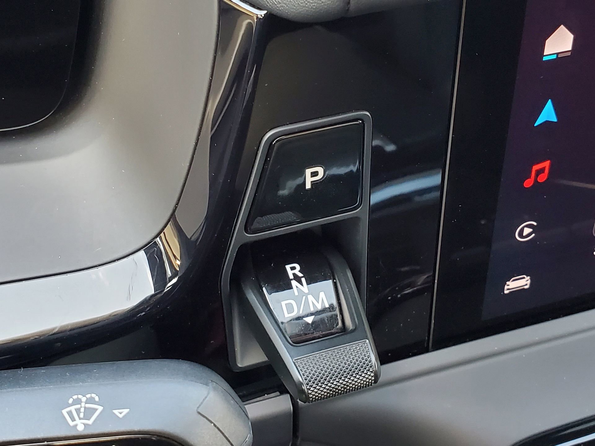 Used 2024 Porsche Panamera w/ Premium Package image 32