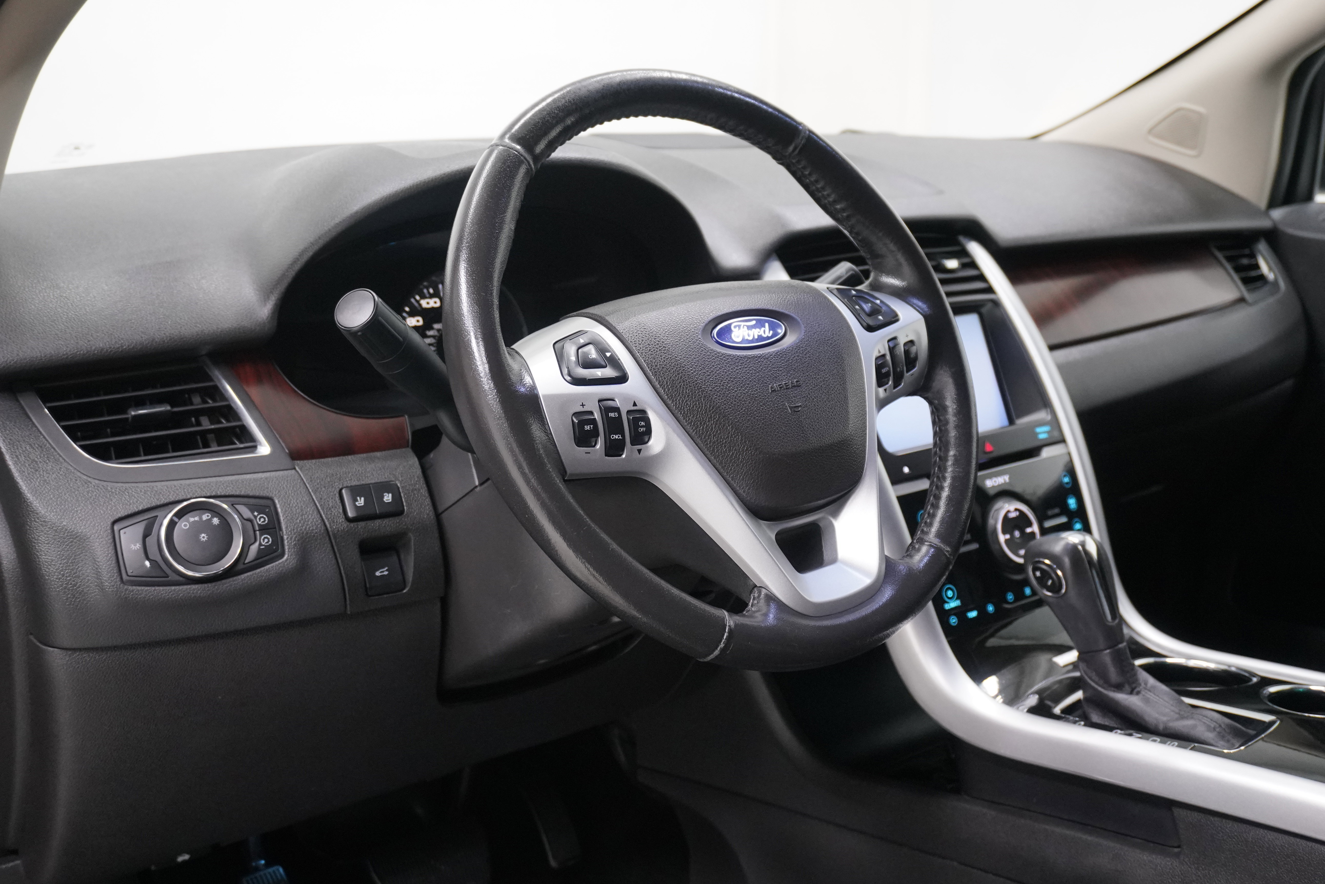 Used 2013 Ford Edge Limited w/ Driver Entry Pkg FWD image 9