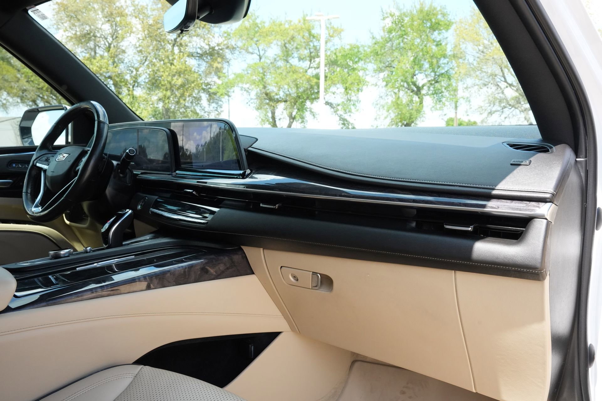 Used 2021 Cadillac Escalade ESV Premium Luxury AWD/4WD image 24
