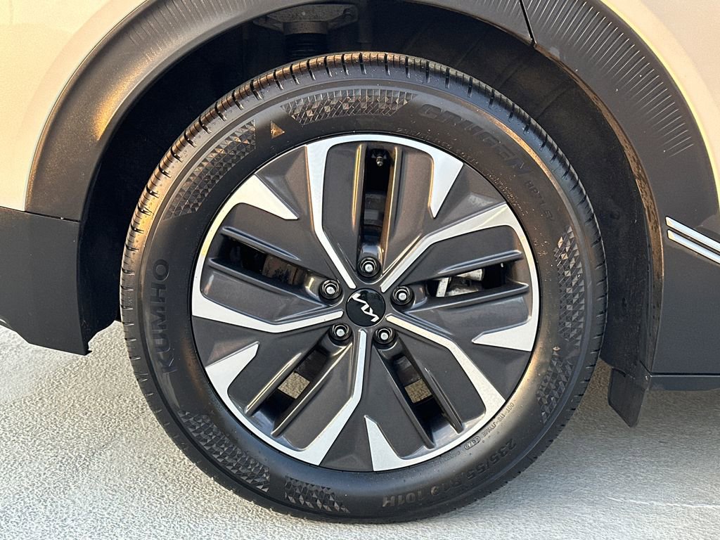 Certified 2024 Kia EV6 Light AWD/4WD image 8