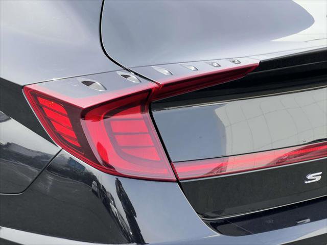 Used 2022 Hyundai Sonata Limited w/ Cargo Package FWD image 10