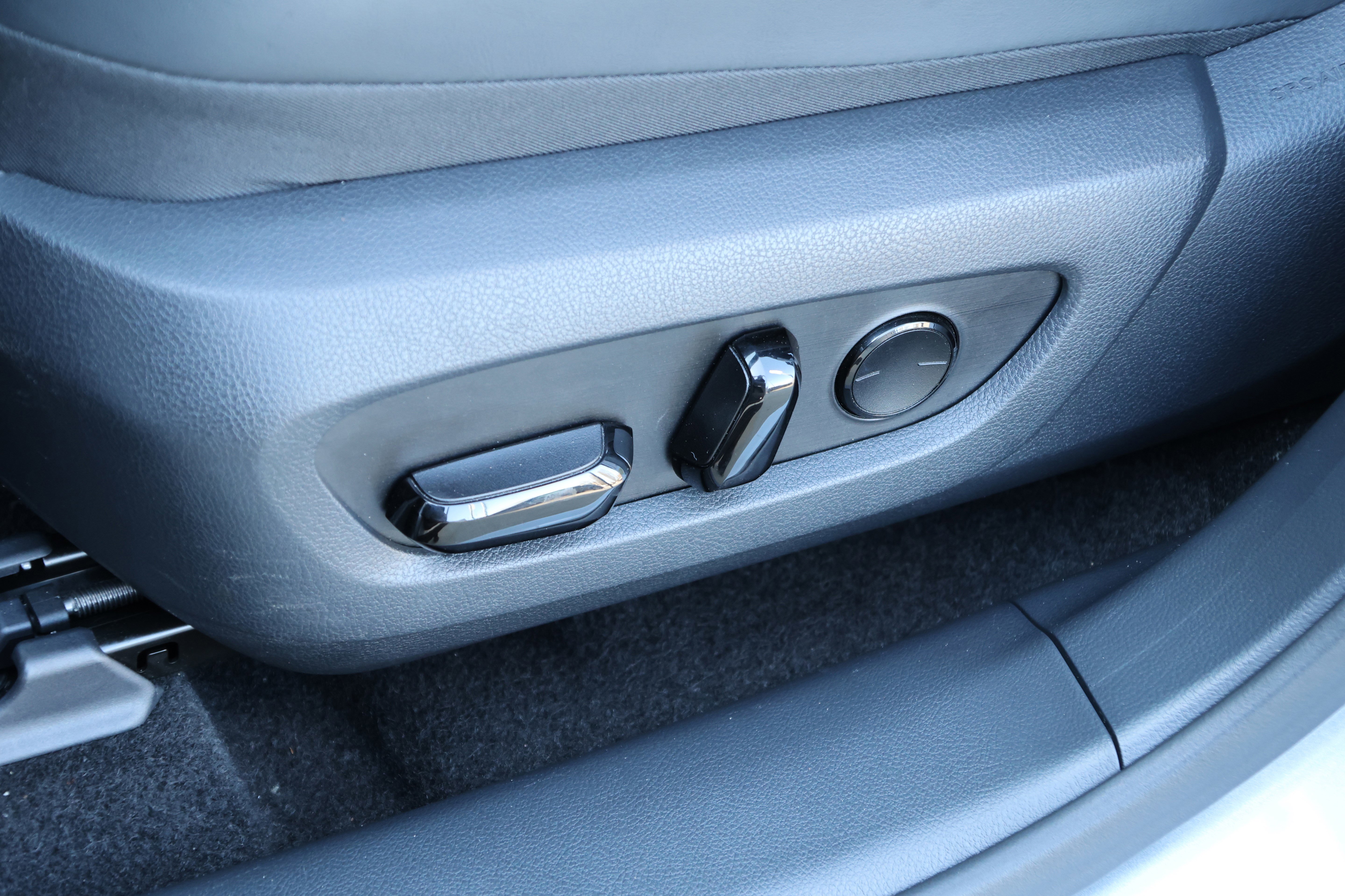 Used 2025 Lexus RX 350 Premium w/ Accessory Package (Z1) image 32