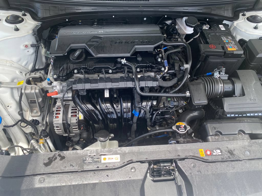 Certified 2024 Hyundai Elantra Limited FWD image 9