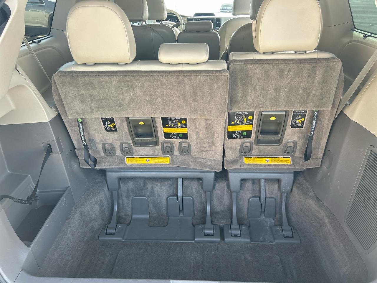 Used 2014 Toyota Sienna XLE w/ Entertainment Package FWD image 14