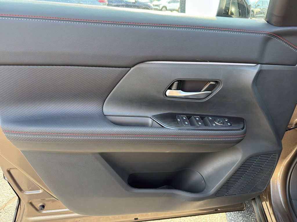 New 2026 Nissan Kicks SR w/ Cold Weather Package image 13