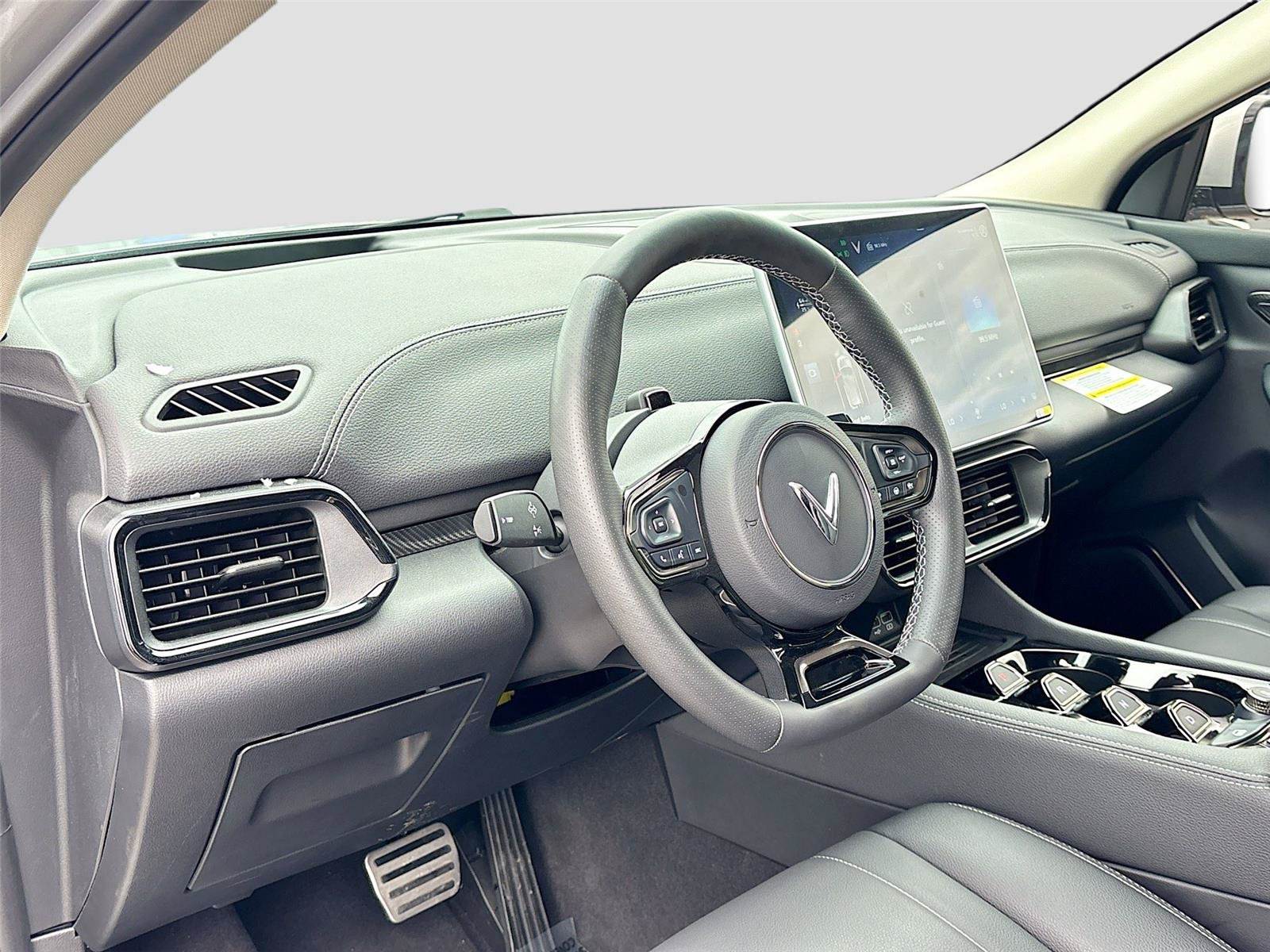 New 2025 VinFast VF 8 Eco AWD/4WD image 9