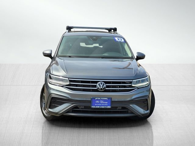 Used 2023 Volkswagen Tiguan SE w/ Panoramic Sunroof Package FWD image 2