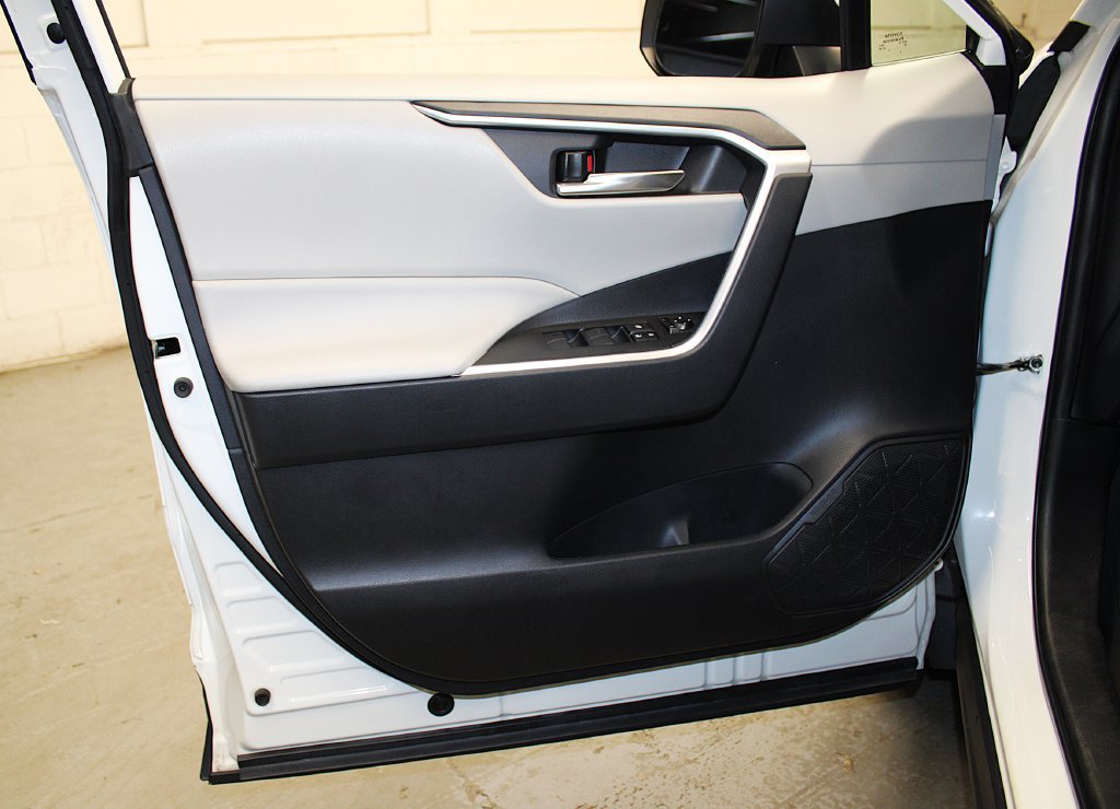Used 2021 Toyota RAV4 XLE AWD/4WD image 23