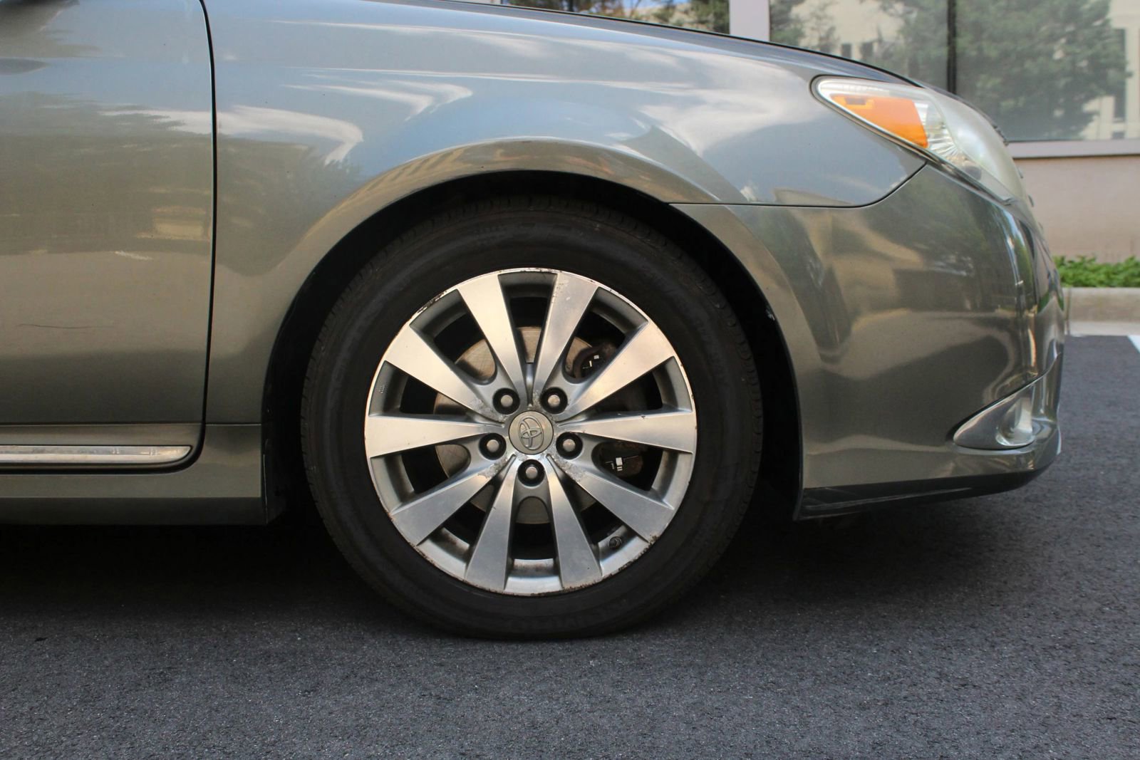 Used 2011 Toyota Avalon Limited FWD image 4
