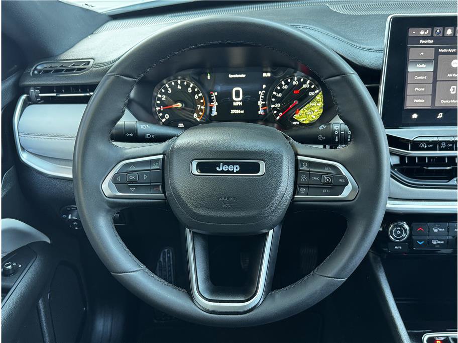 Used 2025 Jeep Compass Limited AWD/4WD image 20