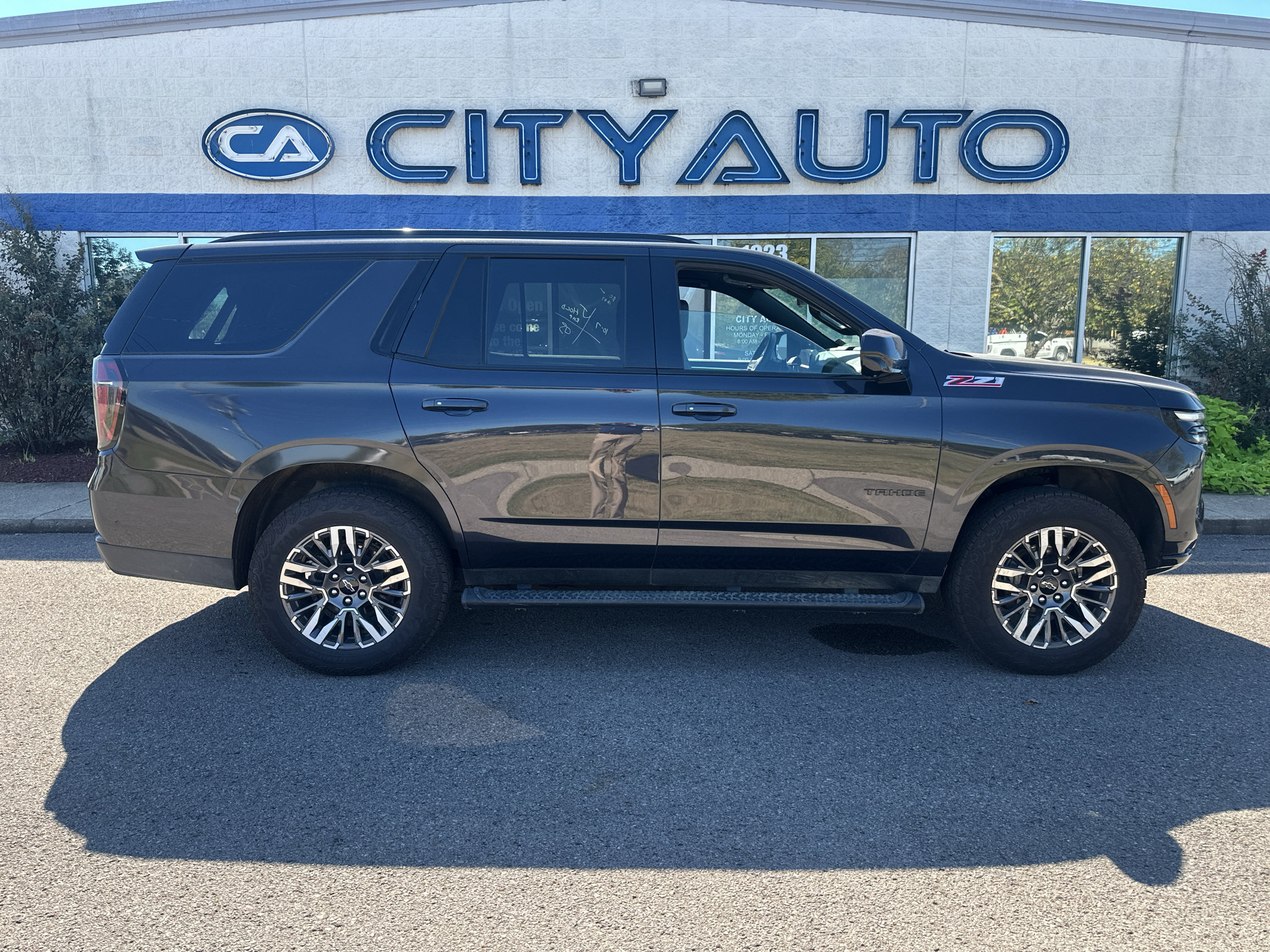 Used 2025 Chevrolet Tahoe Z71 AWD/4WD image 3