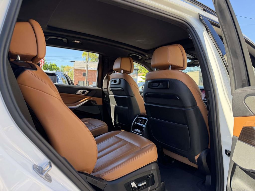 Used 2020 BMW X7 M50i w/ Executive Package AWD/4WD image 17