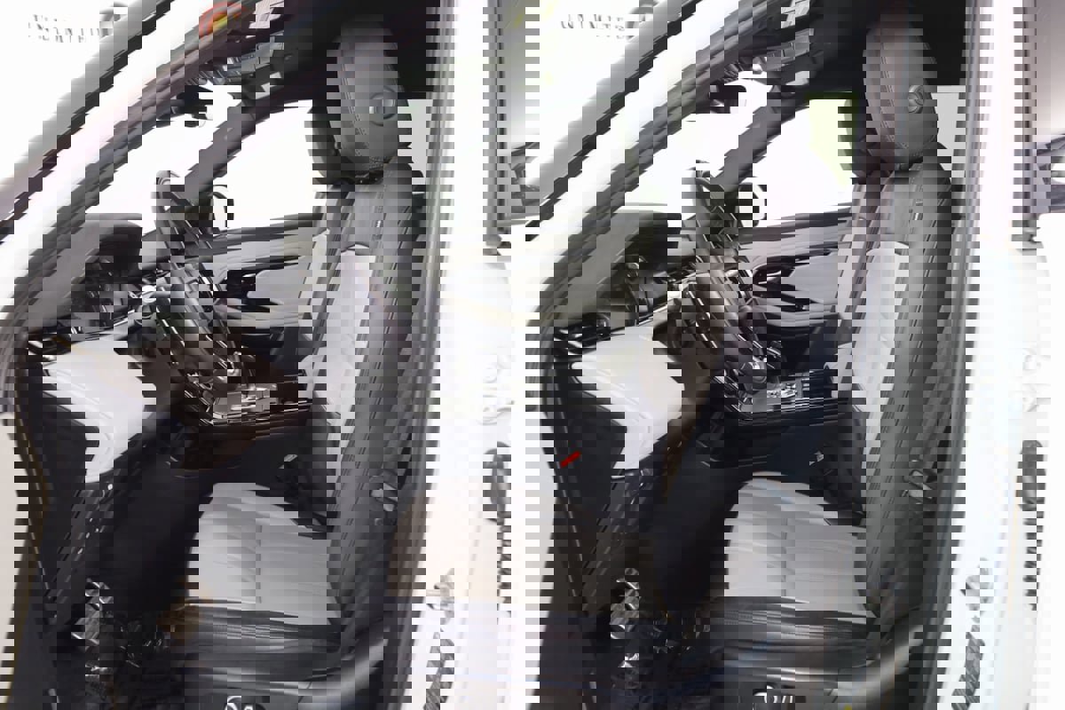 Used 2022 Land Rover Range Rover Evoque R-Dynamic S image 11