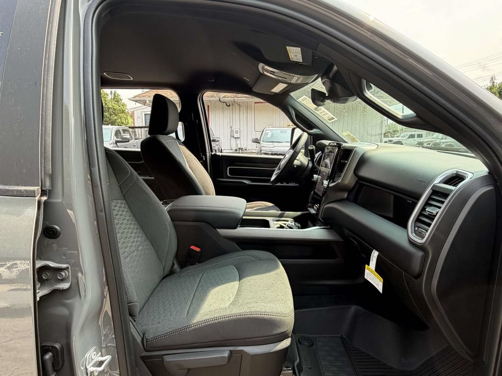 New 2026 RAM 2500 Big Horn AWD/4WD image 9