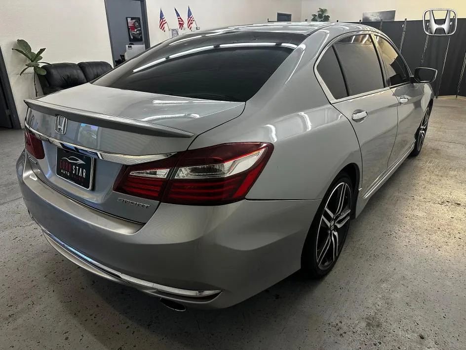 Used 2017 Honda Accord Sport image 4