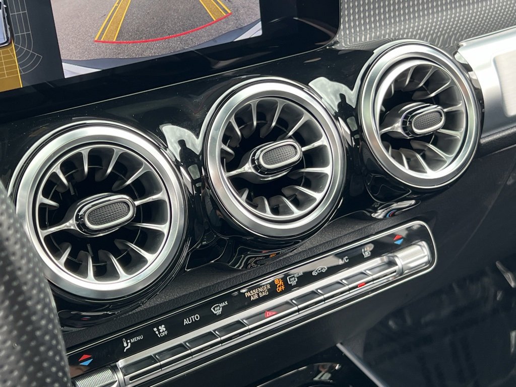 Used 2022 Mercedes-Benz EQB 300 4MATIC image 28