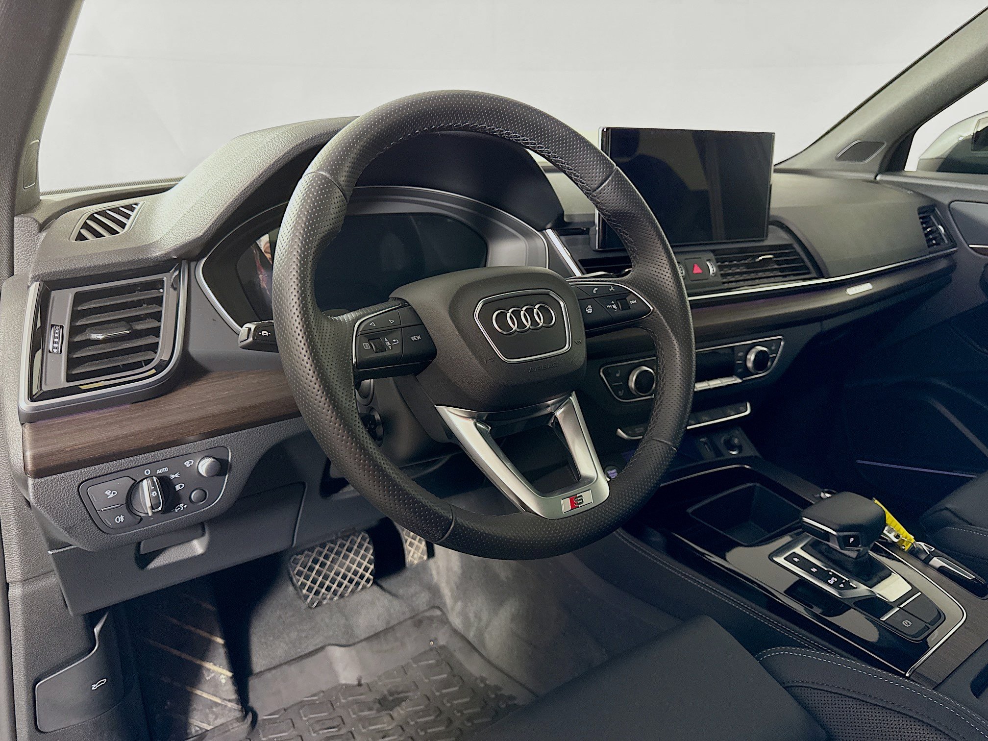 Used 2024 Audi Q5 e Prestige AWD/4WD image 9