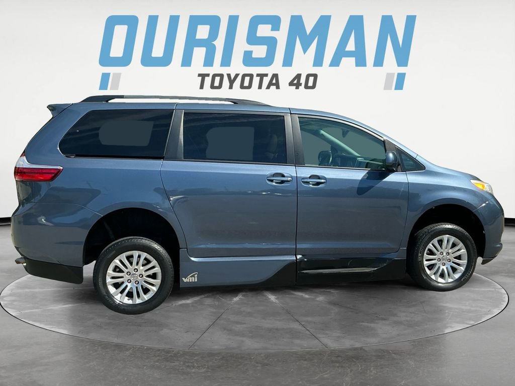 Used 2017 Toyota Sienna XLE Premium FWD image 8