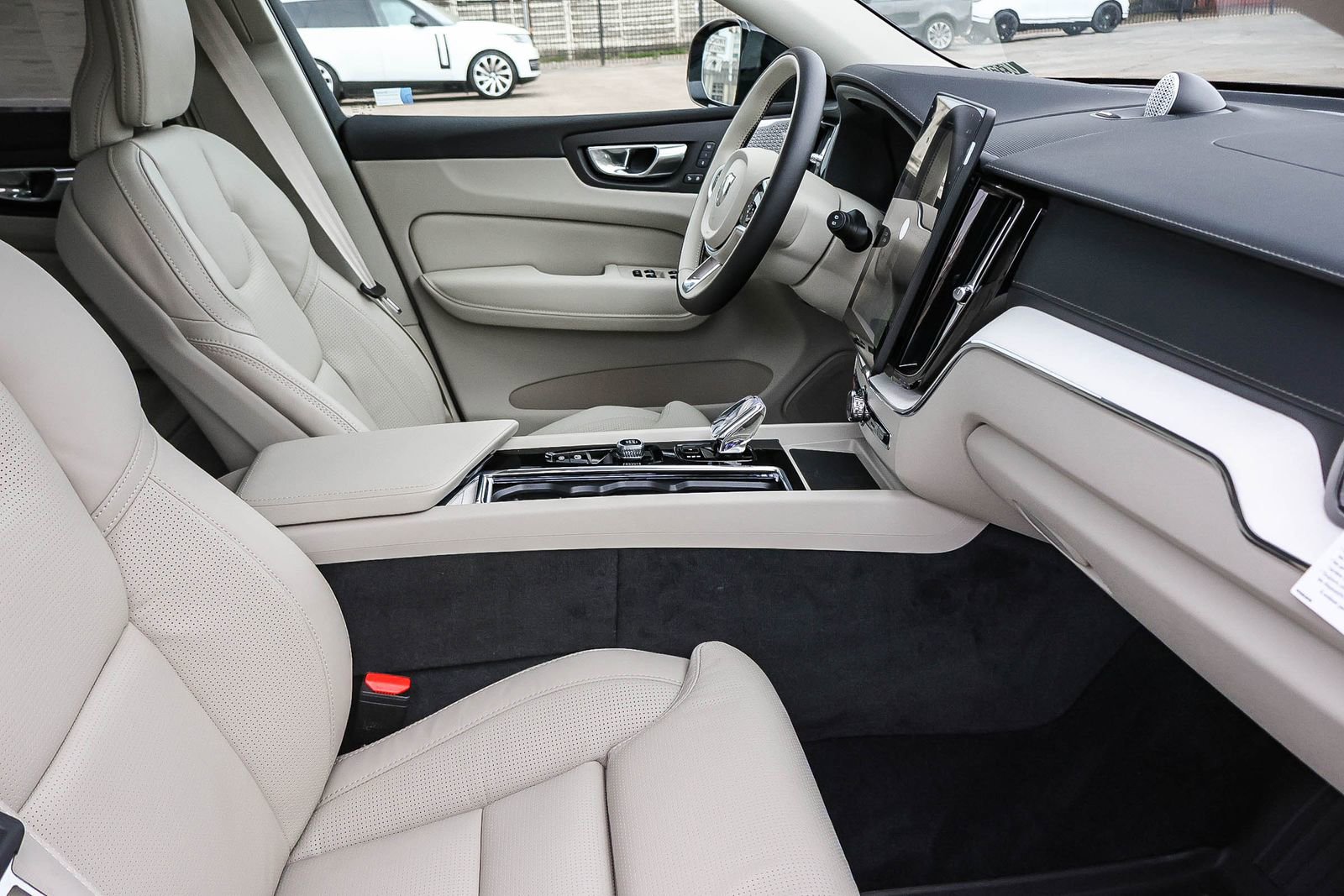 New 2026 Volvo XC60 T8 Ultra w/ Climate Package image 18