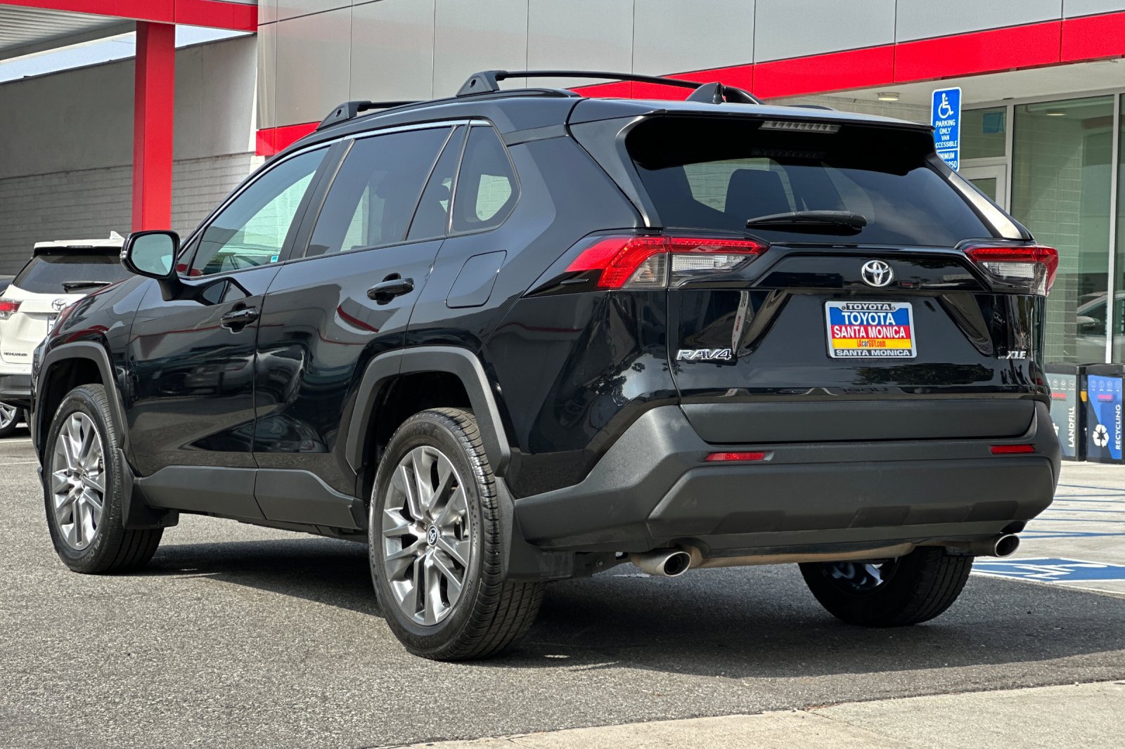 Used 2023 Toyota RAV4 XLE Premium FWD image 6