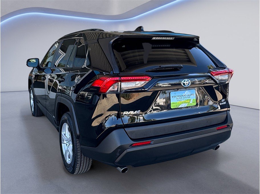Used 2019 Toyota RAV4 LE w/ Carpet Mat Package AWD/4WD image 4