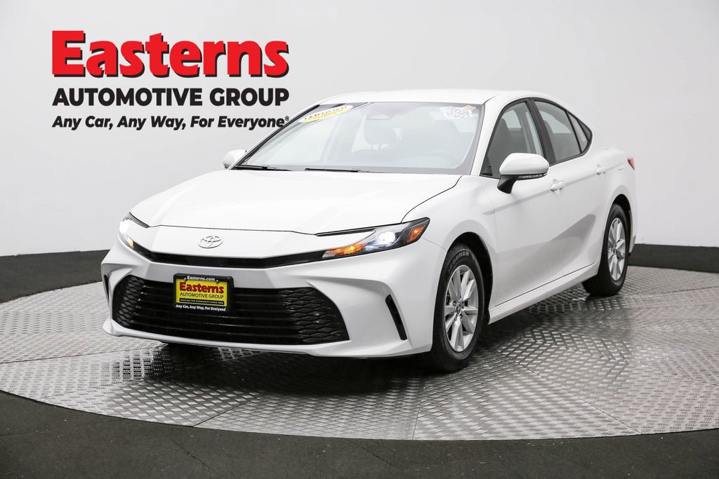 Used 2025 Toyota Camry LE image 1