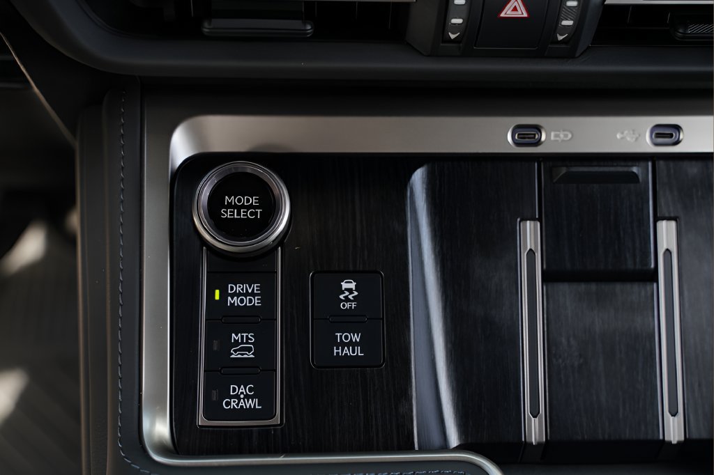 Used 2024 Lexus GX 550 AWD/4WD image 17
