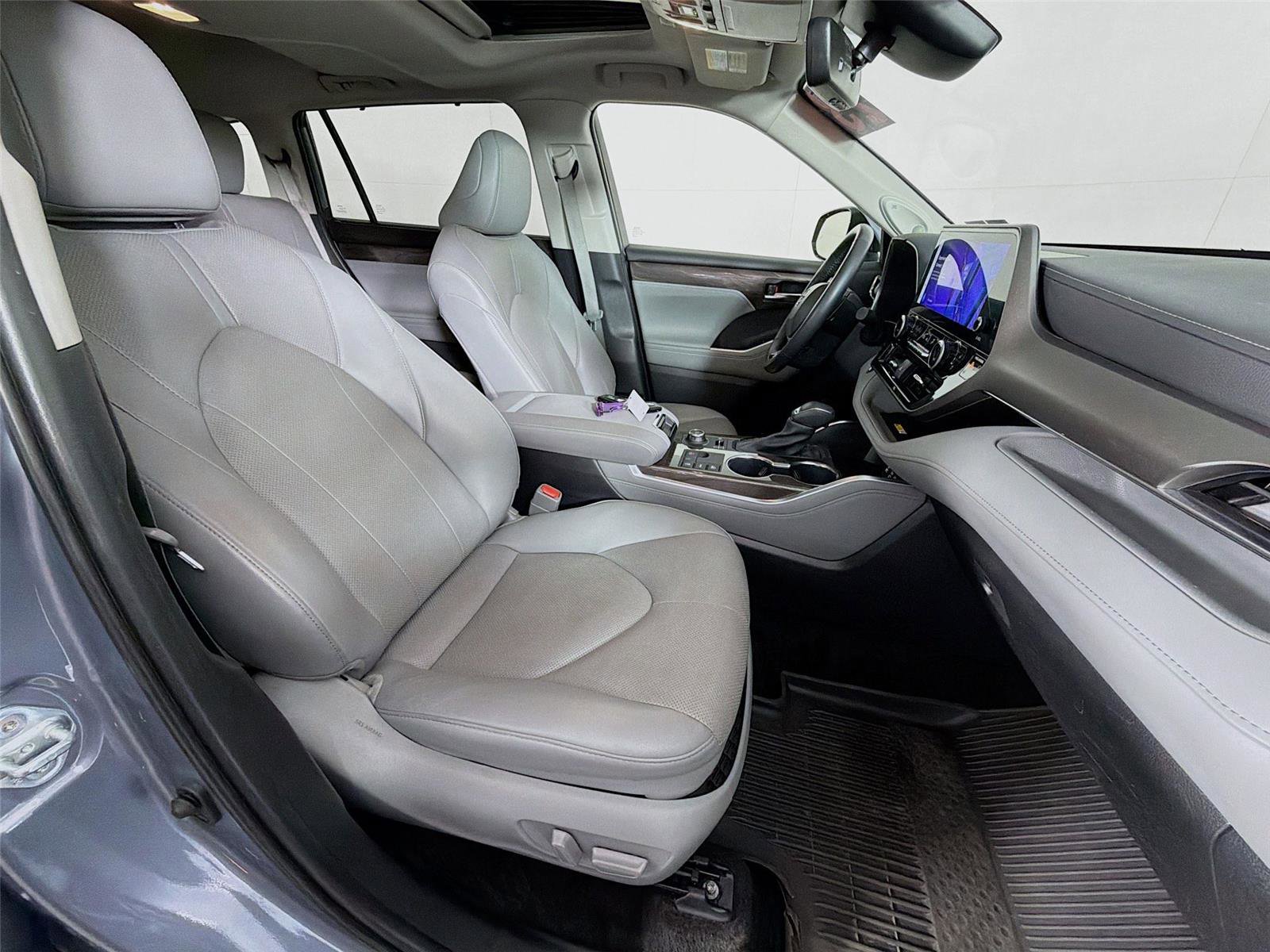 Used 2023 Toyota Highlander Limited image 29