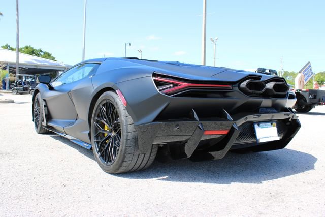 Used 2024 Lamborghini Revuelto image 6